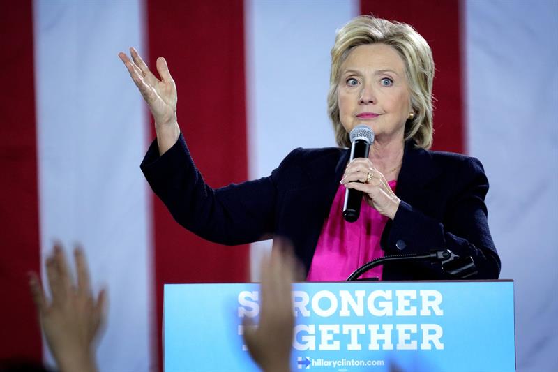 Hillary Clinton vuelve a la campaña porque "no hay un minuto que perder" Hillary Clinton vuelve a la campaña porque "no hay un minuto que perder"