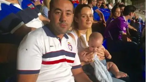 Obligados a pagar 10 euros por entrar a su bebé al estadio del Córdoba B Obligados a pagar 10 euros por entrar a su bebé al estadio del Córdoba B