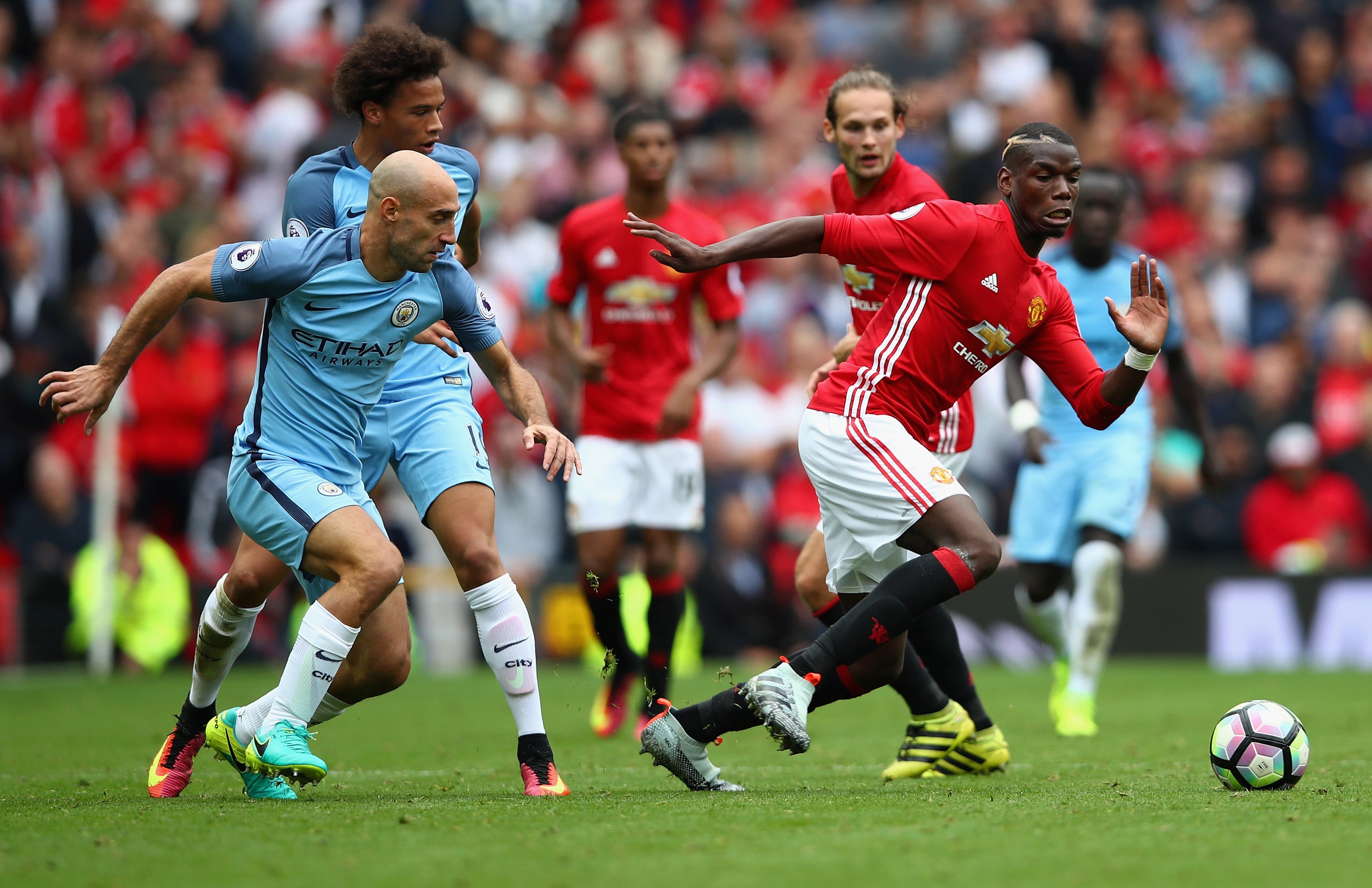 Carragher arremete contra Pogba: "Corre de manera indisciplinada, como un niño en el recreo" Carragher arremete contra Pogba: "Corre de manera indisciplinada, como un niño en el recreo"