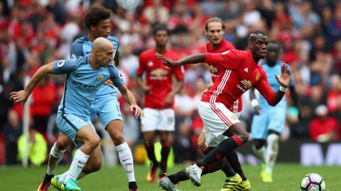 Pogba, en acci&oacute;n ante el Manchester City