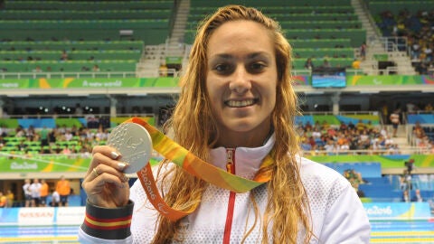 Sarai Gasc&oacute;n, con su medalla de plata.
