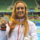 Sarai Gascón, con su medalla de plata.