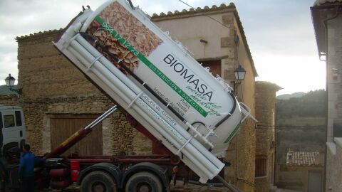 Cami&oacute;n de Pellet de la empresa Forestal del Maestrazgo