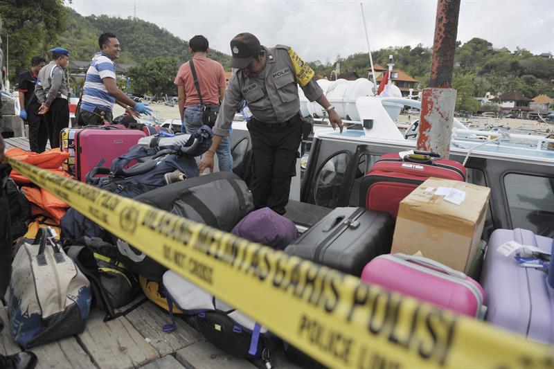 Al menos cuatro españoles heridos en el incendio de un ferry en Bali Al menos cuatro españoles heridos en el incendio de un ferry en Bali