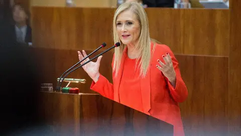 FOTO CIFUENTES ASAMBLEA DE MADRID FOTO DE CRISTINA CIFUENTES EN EL ATRIL EN LA ASAMBLEA DE MADRID