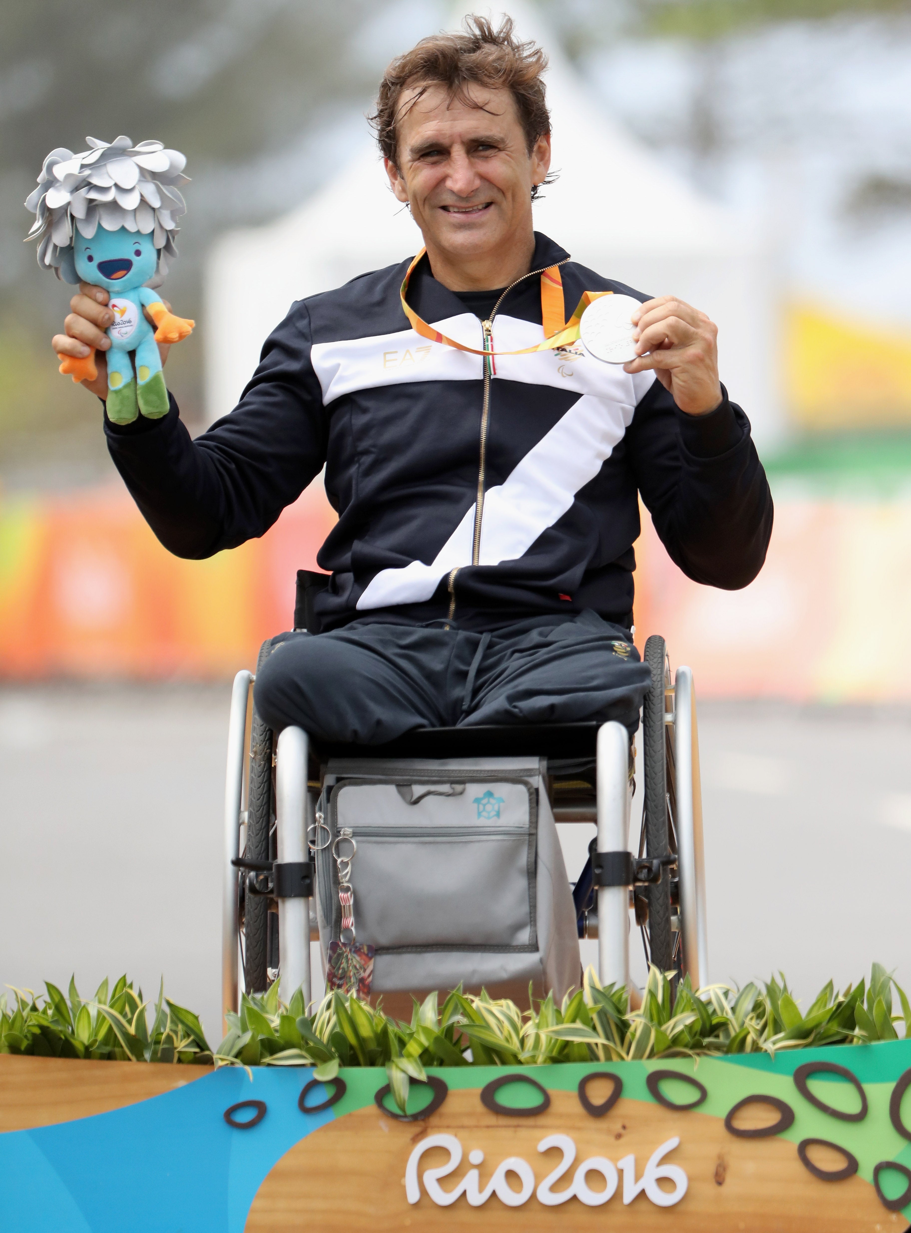 El piloto y atleta paralímpico Alex Zanardi, símbolo de esperanza en Italia episode artwork