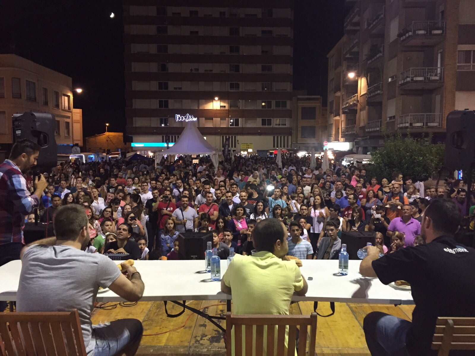 El II Foodie Fest de Almassora abre sus puertas en la plaza Pere Cornell El II Foodie Fest de Almassora abre sus puertas en la plaza Pere Cornell