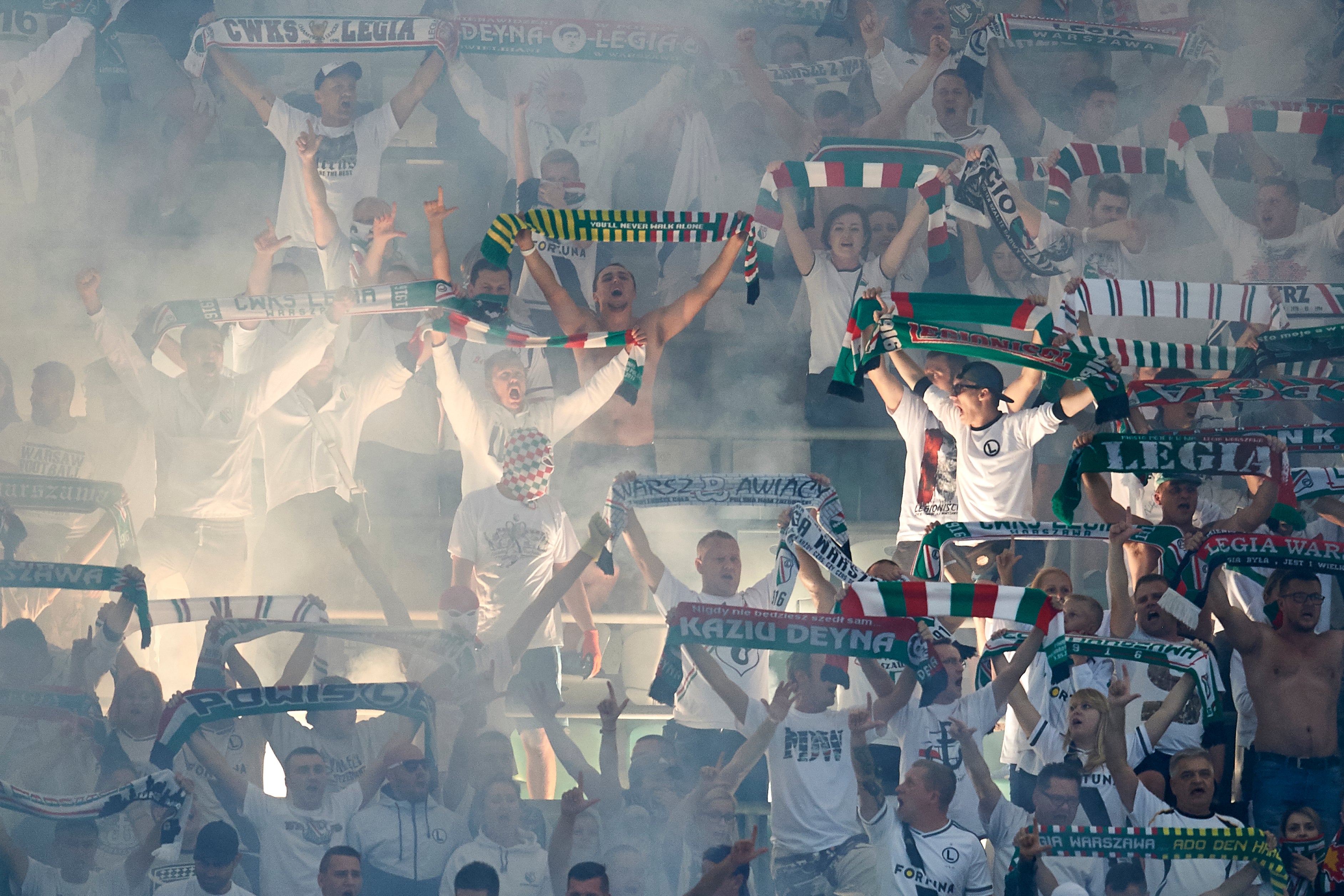 La UEFA abre expediente disciplinario al Legia de Varsovia por la conducta de sus aficionados La UEFA abre expediente disciplinario al Legia de Varsovia por la conducta de sus aficionados