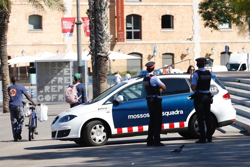 La Generalitat ofrece el refuerzo de los Mossos d'Esquadra en el conflicto de El Prat La Generalitat ofrece el refuerzo de los Mossos d'Esquadra en el conflicto de El Prat