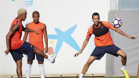 Busquets, en un entrenamiento con el Bar&ccedil;a en La Mas&iacute;a.