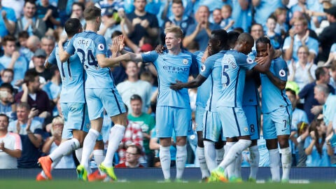 Los jugadores del City celebran un gol en el Etihad Stadium