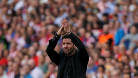 Simeone agradeciendo el apoyo de la afici&oacute;n rojiblanca