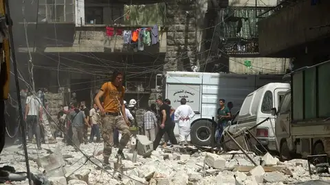 Ataques aéreos en el barrio Kalasa de Alepo Ataques aéreos en el barrio Kalasa de Alepo