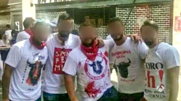 El Gobierno navarro rechaza la pancarta de apoyo a "El Prenda" exhibida por aficionados del Sevilla El Gobierno navarro rechaza la pancarta de apoyo a "El Prenda" exhibida por aficionados del Sevilla