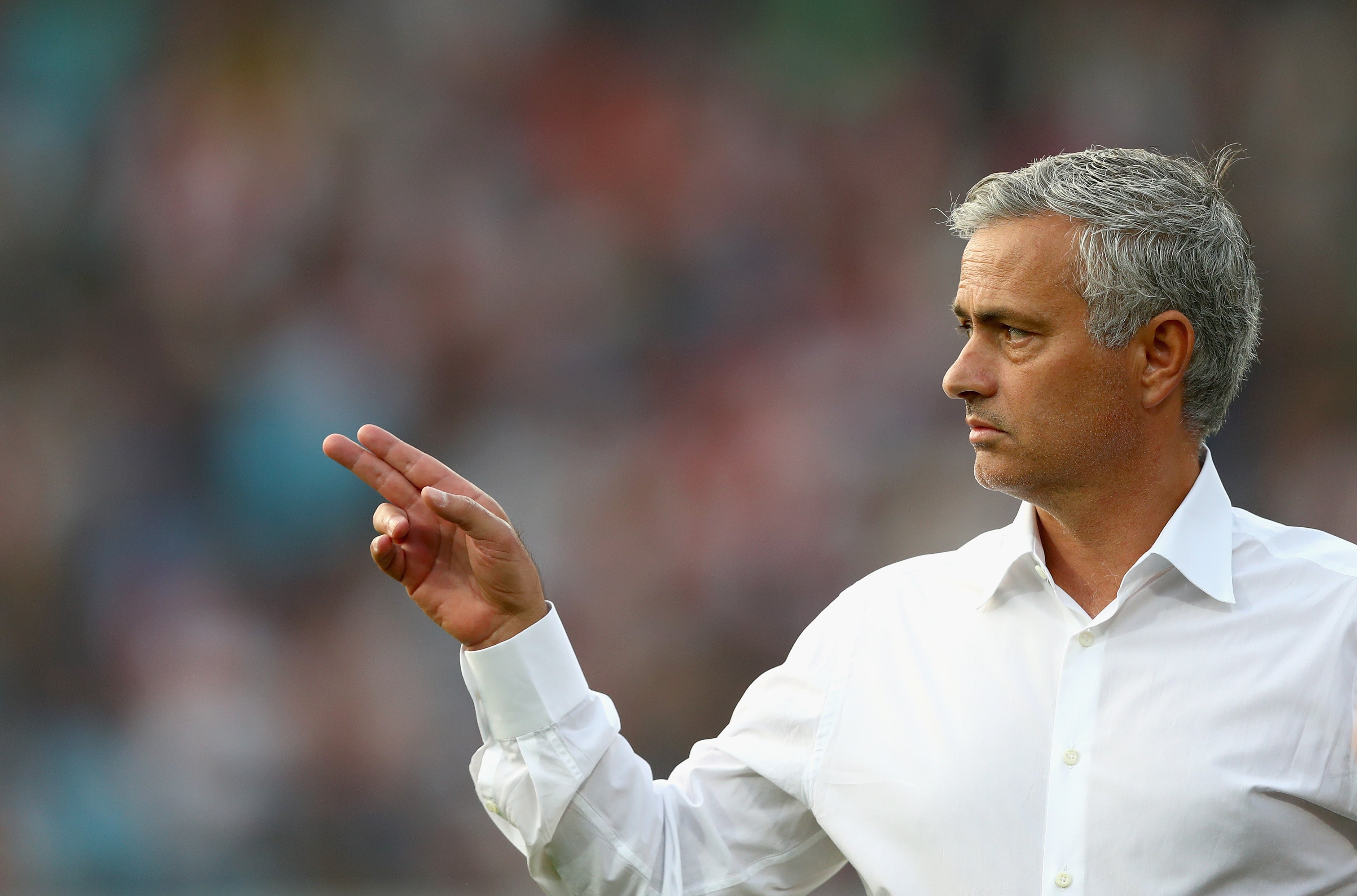 Mourinho: "Quiero que Pogba se olvide de que es el jugador más caro y juegue su fútbol" Mourinho: "Quiero que Pogba se olvide de que es el jugador más caro y juegue su fútbol"