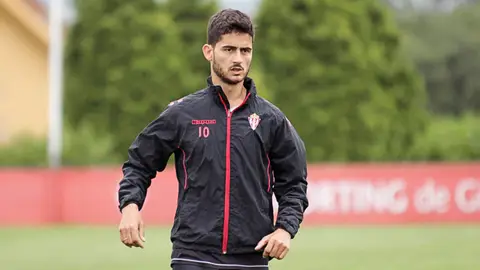 Nacho Cases, capitán del Sporting de Gijón. Nacho Cases, capitán del Sporting de Gijón.