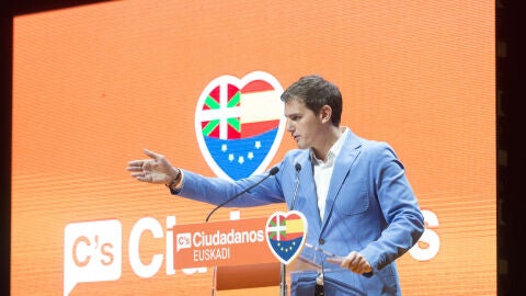 Albert Rivera, l&iacute;der de Ciudadanos, en un acto de campa&ntilde;a en el Pa&iacute;s Vasco
