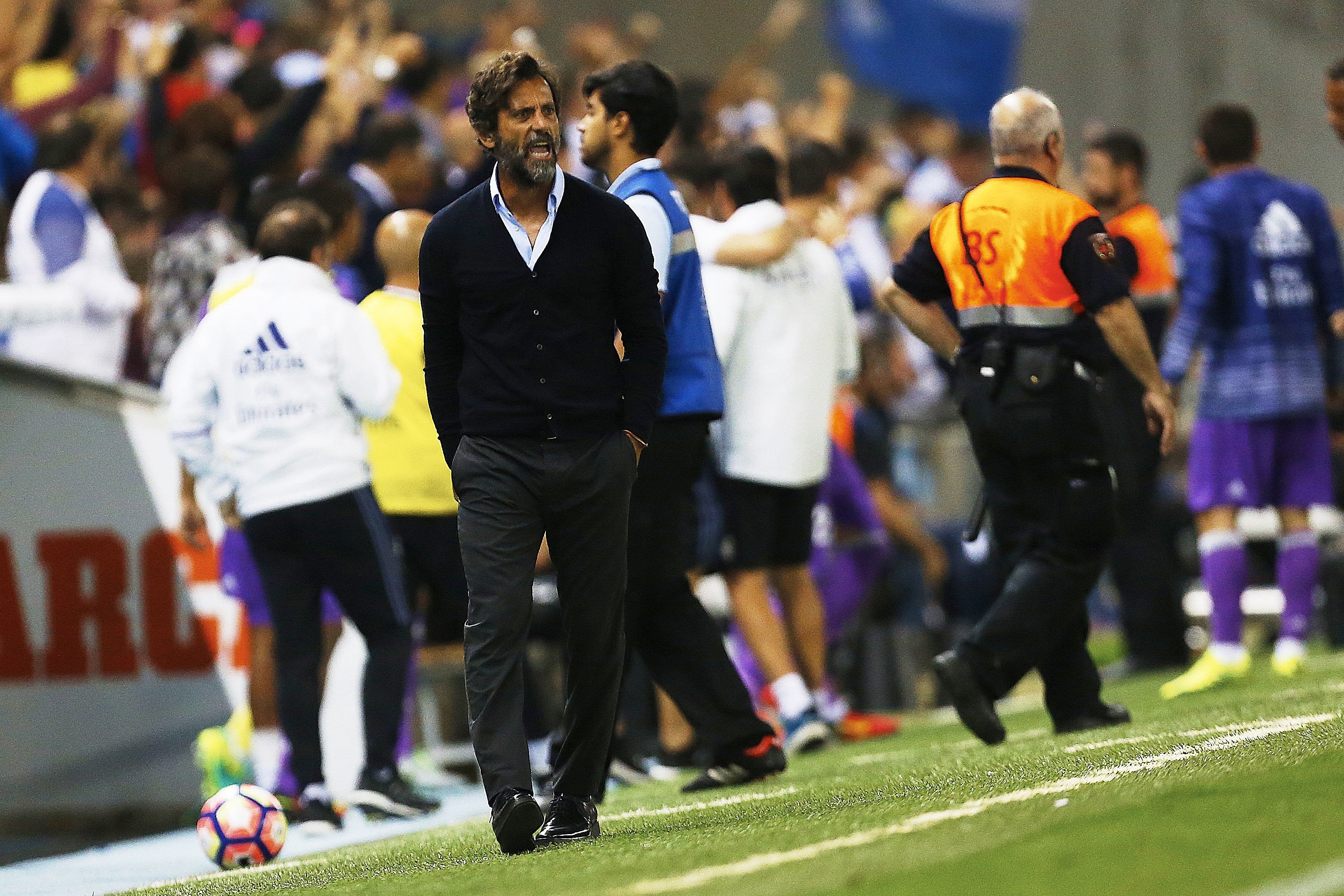 Sánchez Flores, sobre la no foto con Luis Enrique: "Estoy con los que quieren estar conmigo" Sánchez Flores, sobre la no foto con Luis Enrique: "Estoy con los que quieren estar conmigo"