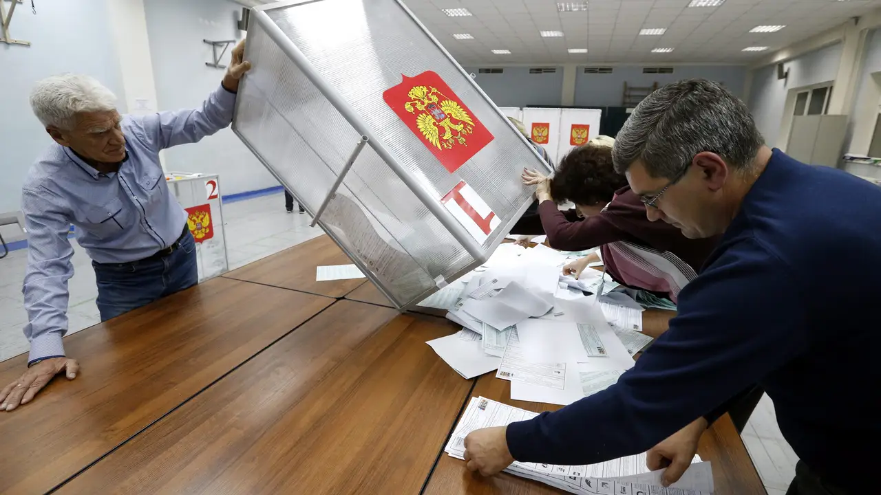 Los miembros de las mesas electorales ganarán más dinero este año: esta es la nueva cuantía Los miembros de las mesas electorales ganarán más dinero este año: esta es la nueva cuantía