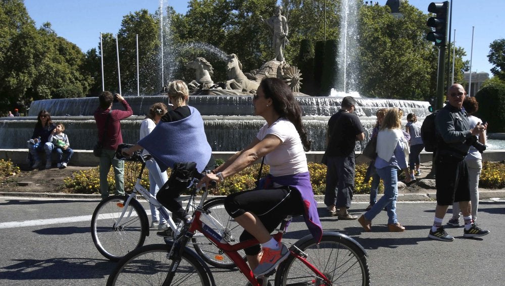 Ciclistas y peatones toman el centro de Madrid
