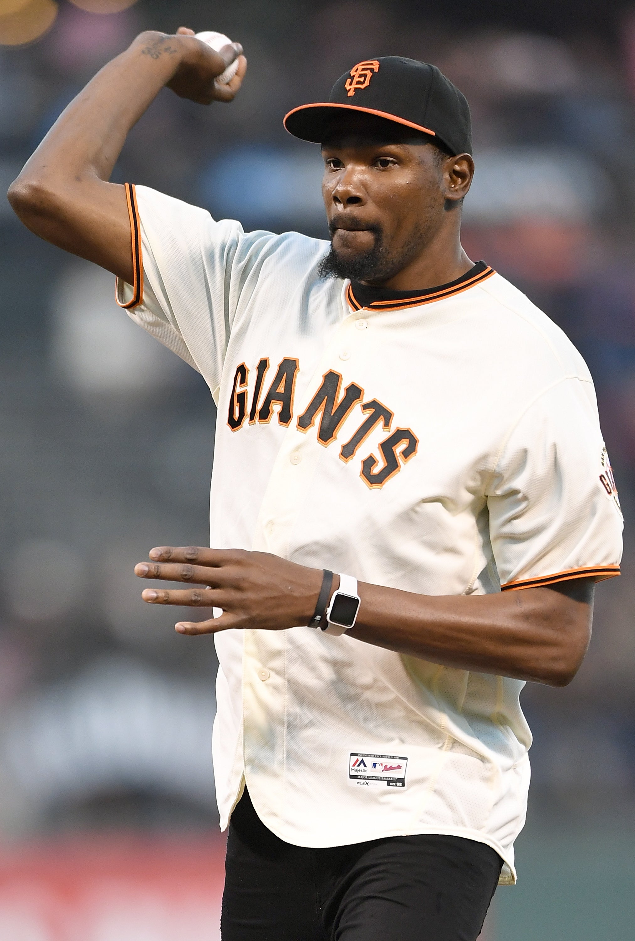 Kevin Durant se pasa al béisbol por un día con los Giants de San Francisco Kevin Durant se pasa al béisbol por un día con los Giants de San Francisco