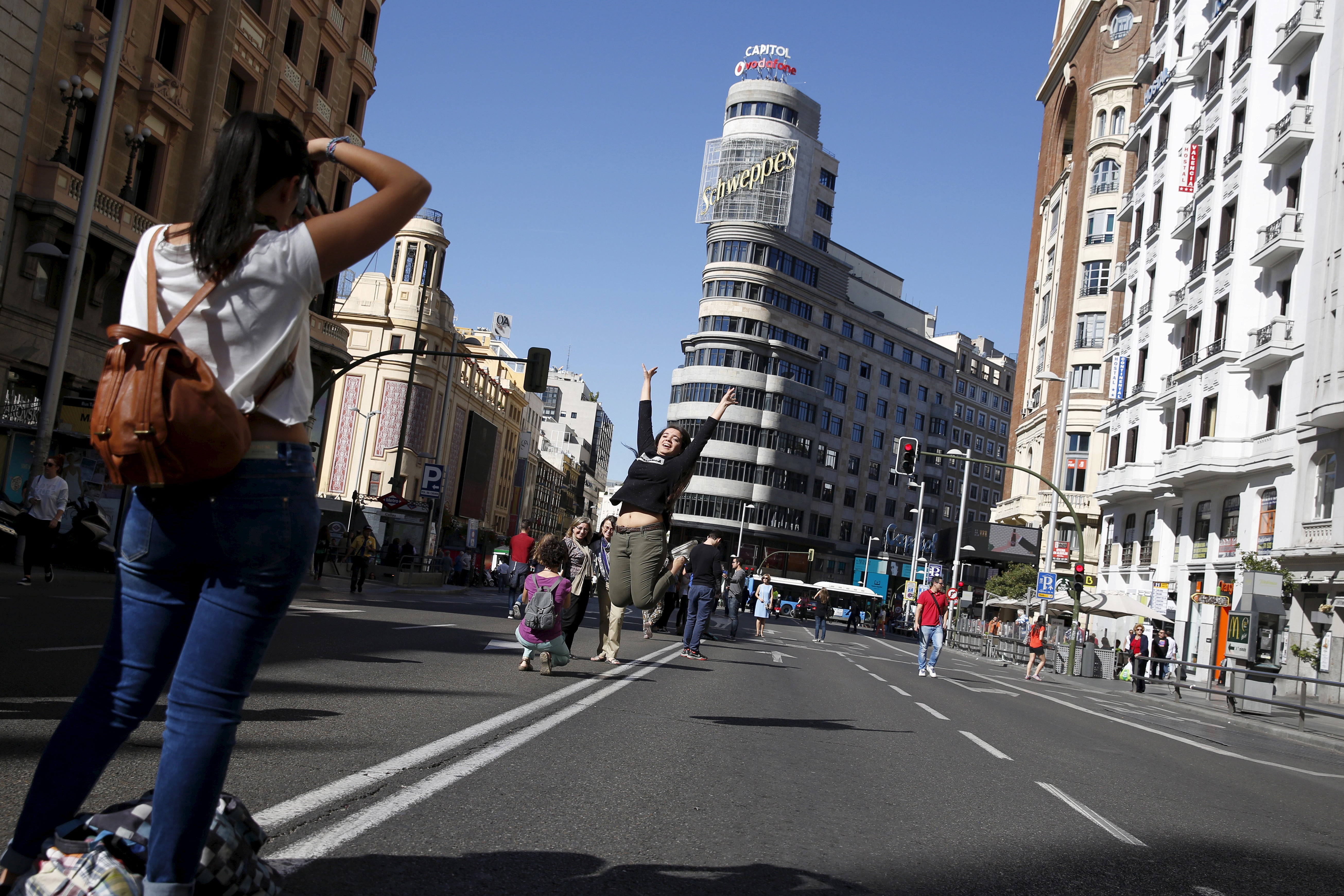 La Gran Vía de Madrid se cierra al tráfico durante unas horas para reducir la contaminación La Gran Vía de Madrid se cierra al tráfico durante unas horas para reducir la contaminación