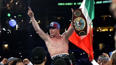 'Canelo' &Aacute;lvarez celebra su cintur&oacute;n