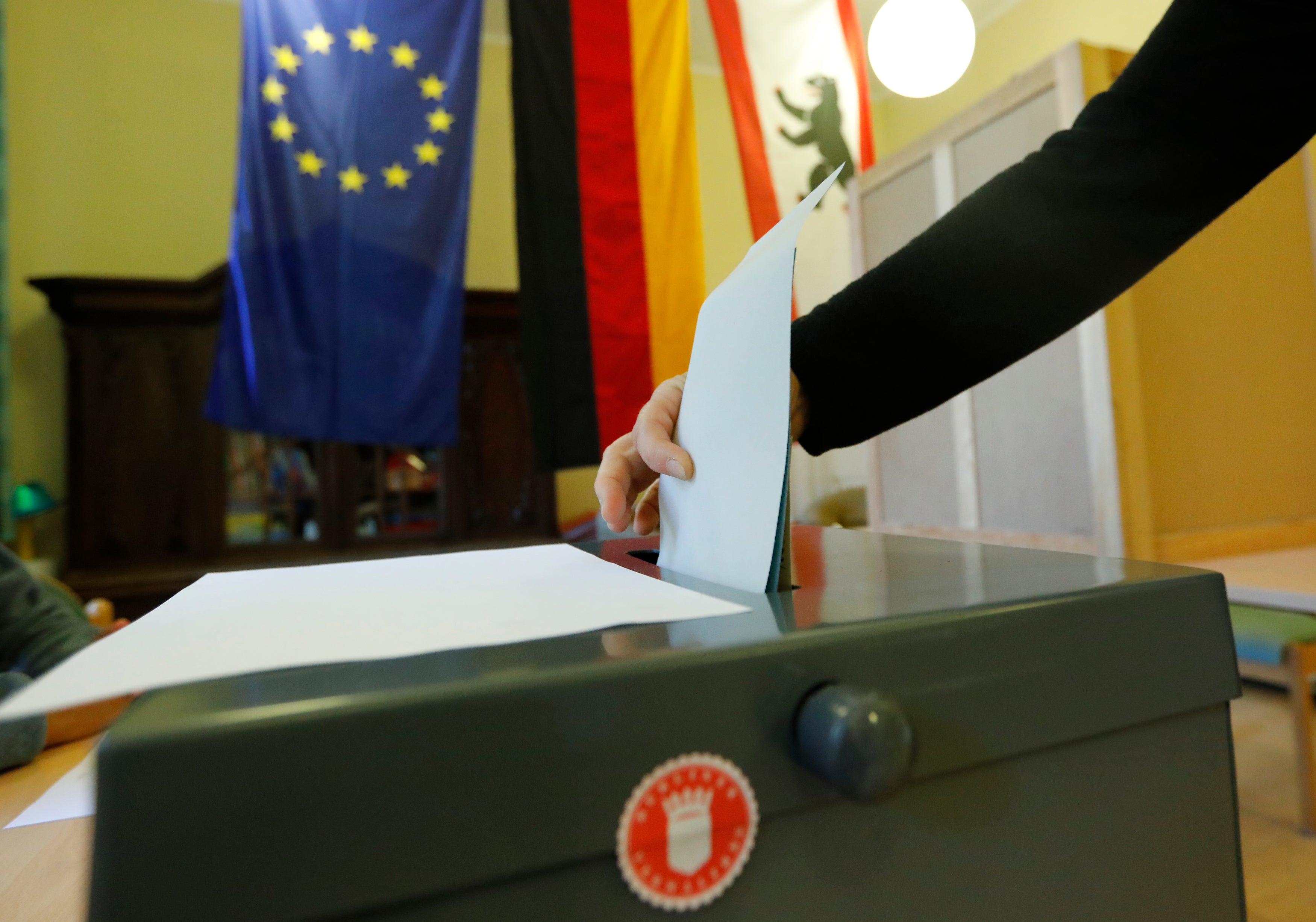 Se agudiza la erosión de Merkel tras los comicios en Berlín y se consolida la derecha radical Se agudiza la erosión de Merkel tras los comicios en Berlín y se consolida la derecha radical