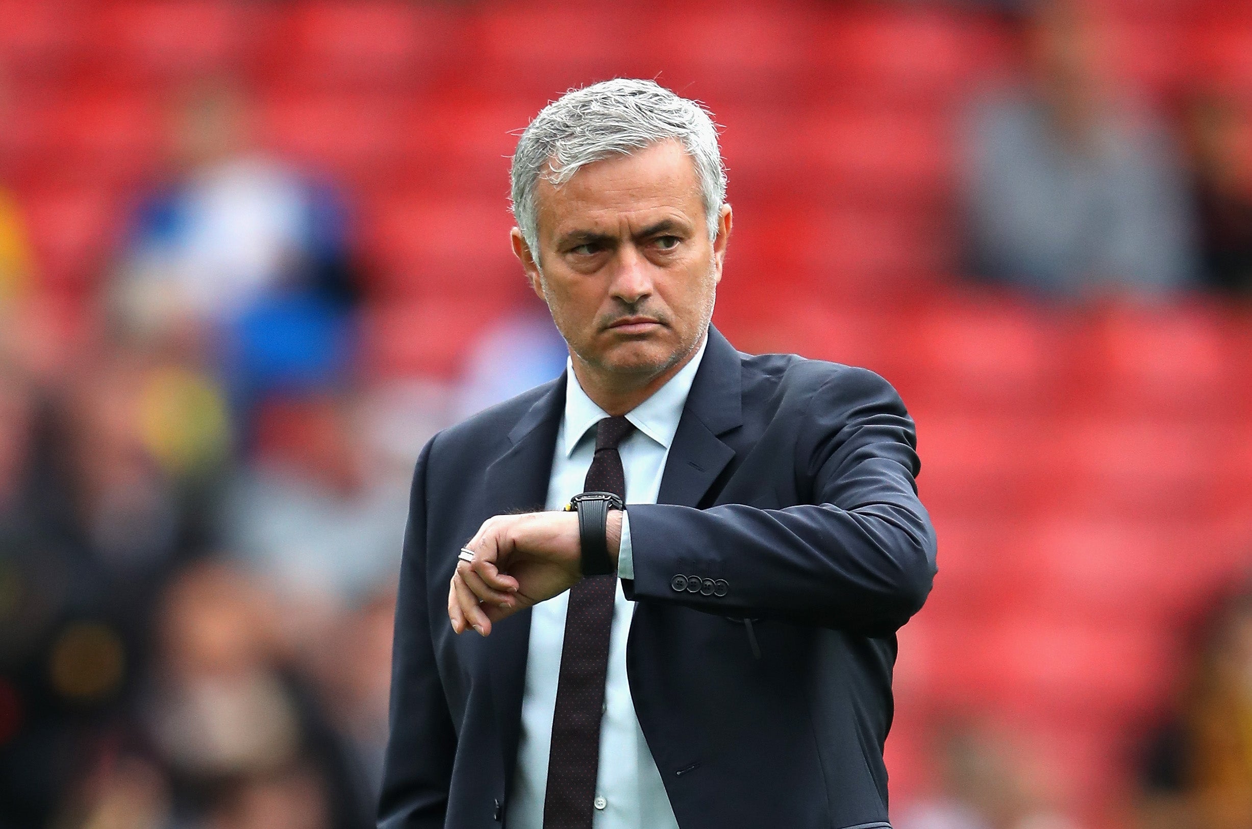 El irónico mensaje de Mourinho a sus detractores: "El mundo está lleno de Einsteins" El irónico mensaje de Mourinho a sus detractores: "El mundo está lleno de Einsteins"