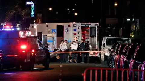 Efectivos de emergencias tras la explosión de una bomba en Manhattan Efectivos de emergencias tras la explosión de una bomba en Manhattan
