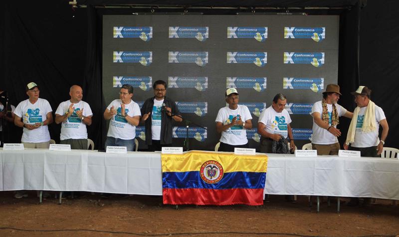 Las FARC ratifican por unanimidad el acuerdo de paz y dejarán las armas de forma definitiva Las FARC ratifican por unanimidad el acuerdo de paz y dejarán las armas de forma definitiva