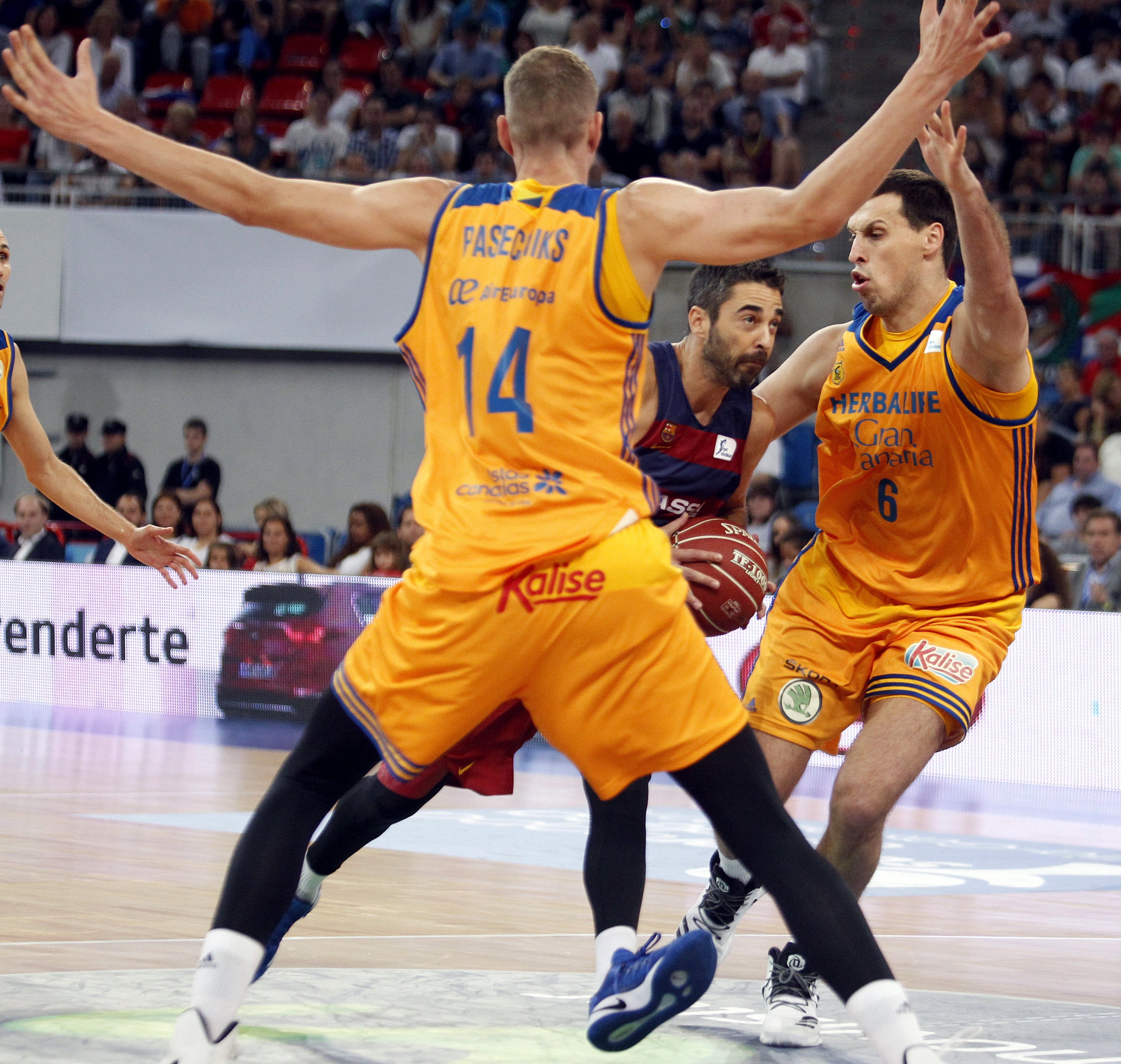 El Herbalife Gran Canaria conquista su primera Supercopa tras vencer al Barcelona El Herbalife Gran Canaria conquista su primera Supercopa tras vencer al Barcelona