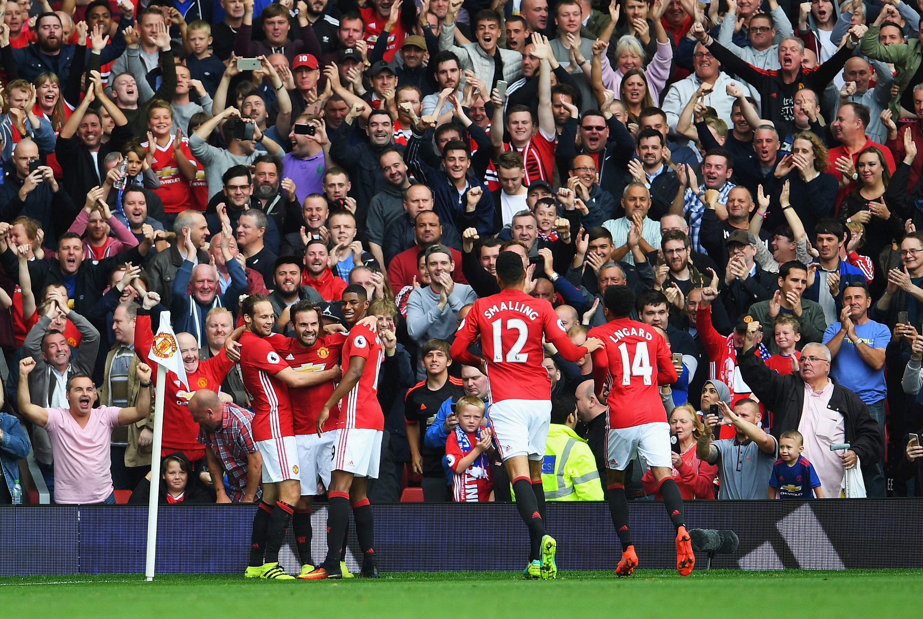 El Manchester United gana al Leicester y acaba con su mala racha en la Premier El Manchester United gana al Leicester y acaba con su mala racha en la Premier