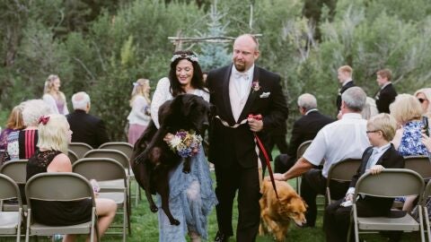 El perro estaba enfermo e iba a ser sacrificado, sin embargo, la pareja le sorprendi&oacute; con una lecci&oacute;n de amor hacia el animal