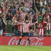 Balenziaga celebrando su primer gol como profesional ante el Sevilla