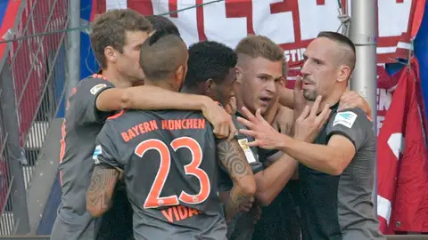 Los jugadores del Bayern, celebrando el gol ante el Hamburgo Los jugadores del Bayern, celebrando el gol ante el Hamburgo