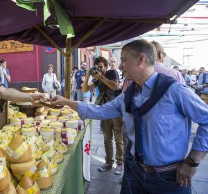Iñigo Urkullu en la feria medieval que se celebra en Vitoria Iñigo Urkullu en la feria medieval que se celebra en Vitoria