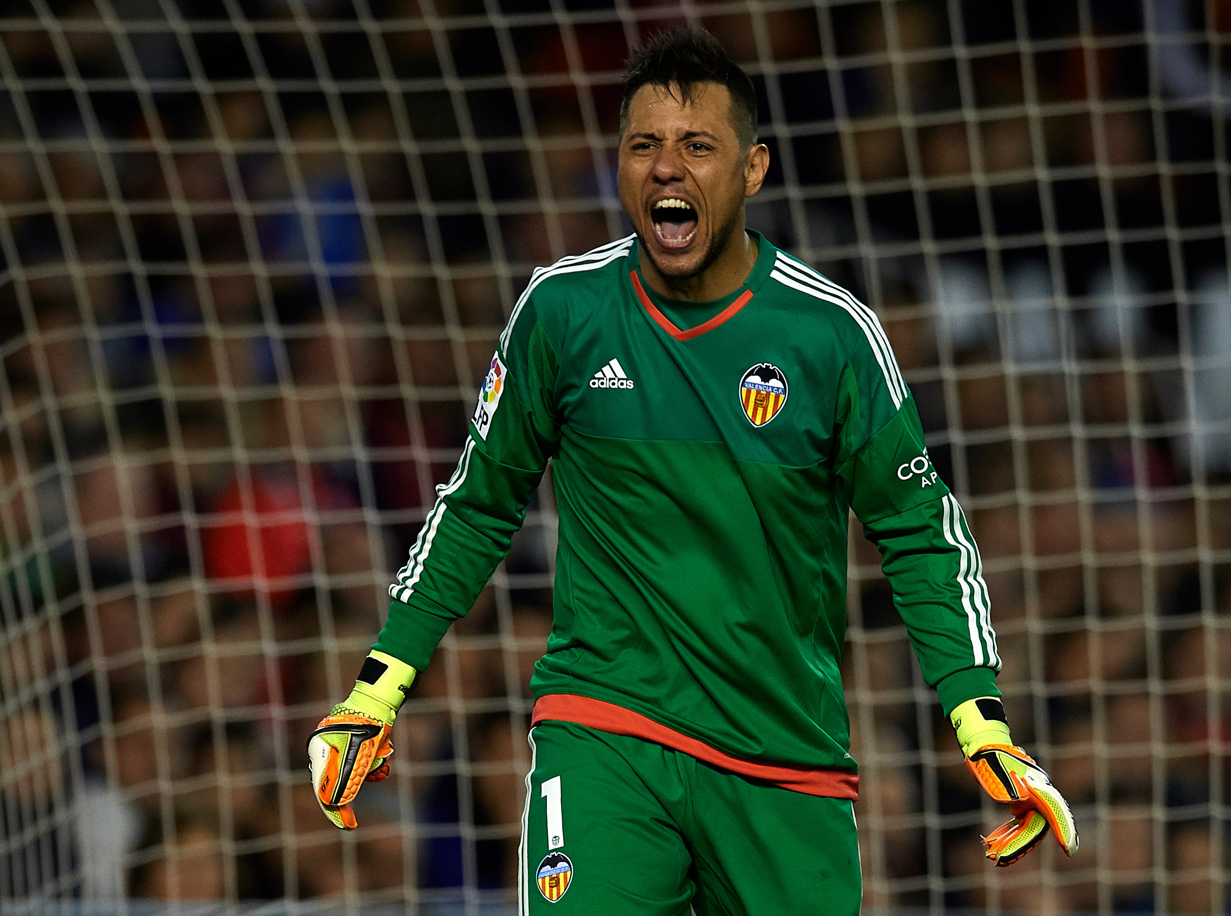 Diego Alves se reivindica como 'parapenaltis', ¡cuatro de cinco parados en liga! Diego Alves se reivindica como 'parapenaltis', ¡cuatro de cinco parados en liga!