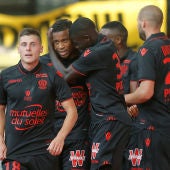 Los jugadores del Niza celebran el gol de Alassane Plea ante el Nancy