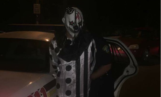 Un adolescente acuchilla en Berlín a un payaso diabólico que trató de asustarle Un adolescente acuchilla en Berlín a un payaso diabólico que trató de asustarle