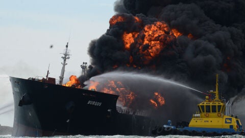 Incendio de 'Burgos', un buque cisterna de Pemex en M&eacute;xico