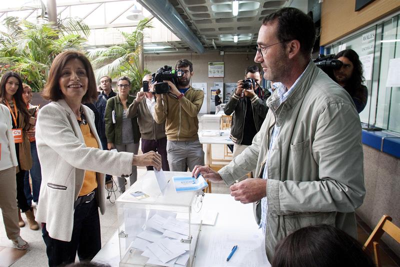 Losada, tras depositar su voto: "Las cosas que no funcionan pueden cambiar a partir de mañana" Losada, tras depositar su voto: "Las cosas que no funcionan pueden cambiar a partir de mañana"