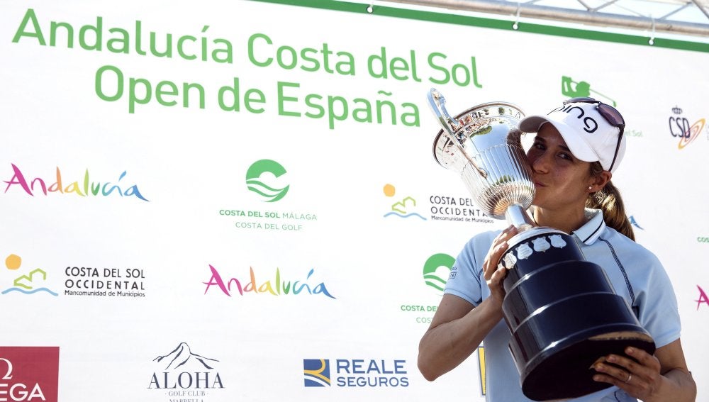 Azahara Muñoz hace historia en el Open de España