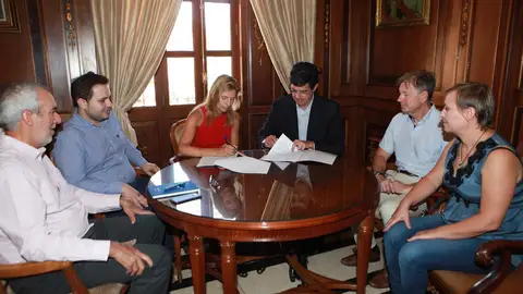 convenio facsa Momento en que se renueva un convenio firmado con Facsa.