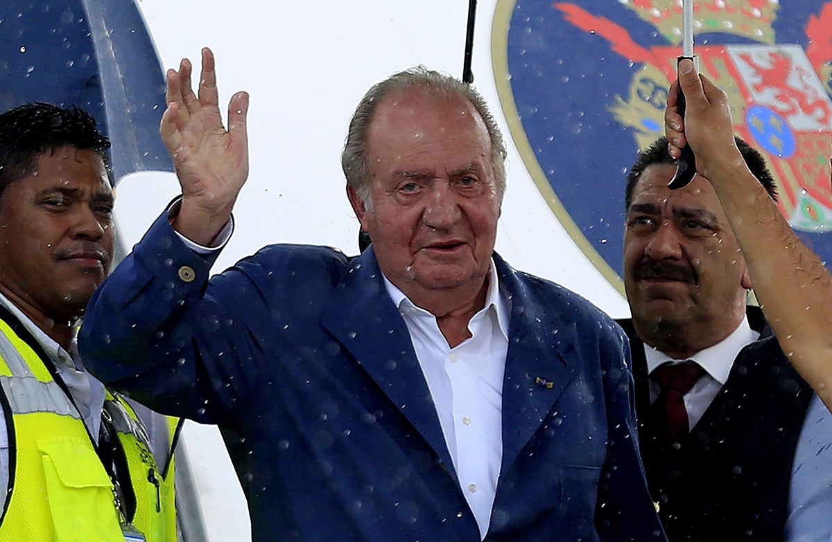 El Rey Juan Carlos llega a Cartagena para asistir a la firma del acuerdo de paz entre el Gobierno y las FARC El Rey Juan Carlos llega a Cartagena para asistir a la firma del acuerdo de paz entre el Gobierno y las FARC