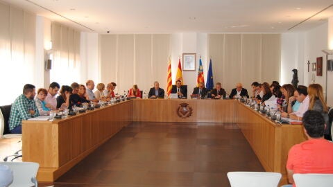 La corporaci&oacute; municipal celebra el ple ordinari del mes de setembre amb la presa de possessi&oacute; d'una nova regidora de Comprom&iacute;s