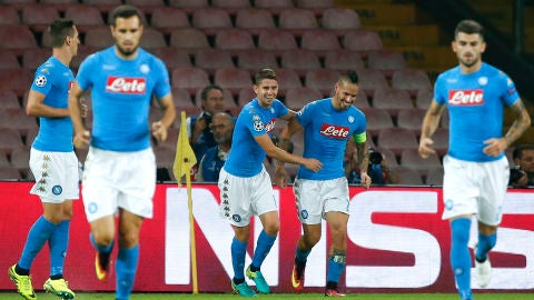 Los jugadores del N&aacute;poles celebran el gol de Hamsik