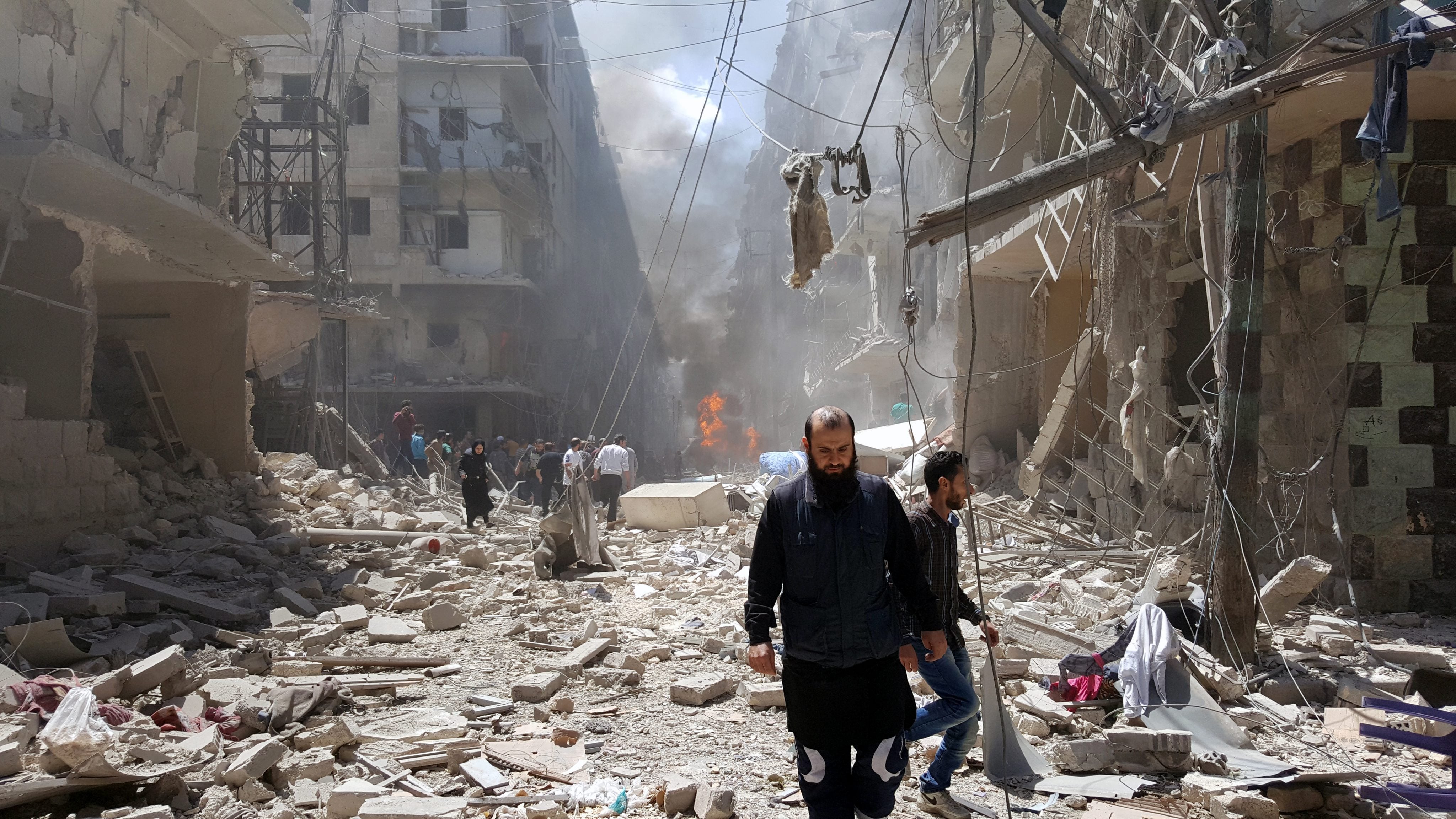 El hombre que cuida a los gatos en Siria El hombre que cuida a los gatos en Siria