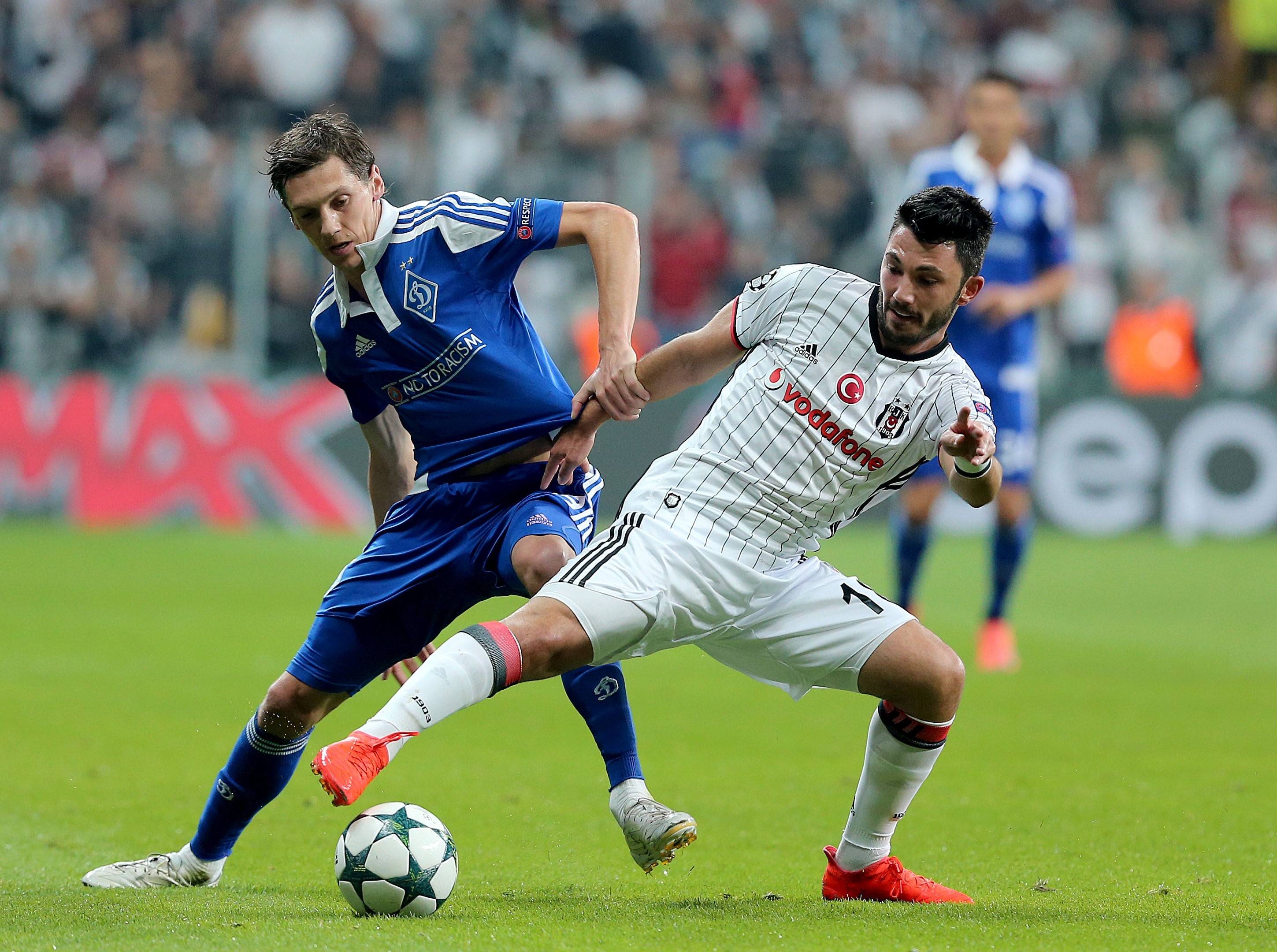 Besiktas y Dinamo firman un insulso empate en Turquía Besiktas y Dinamo firman un insulso empate en Turquía