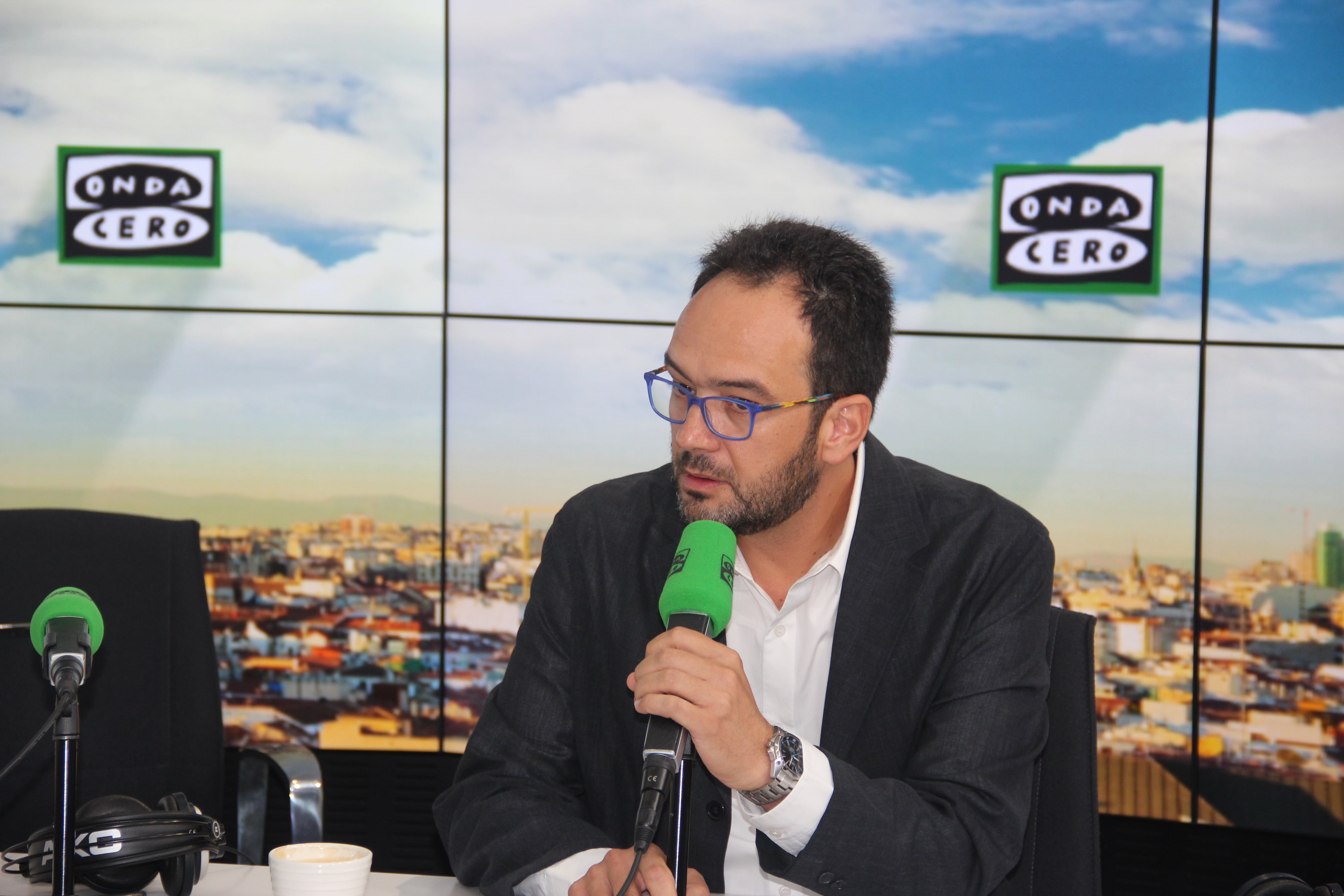 Antonio Hernando: "Tras el 26J tuve dudas acerca de abstenernos a un Gobierno de Rajoy" Antonio Hernando: "Tras el 26J tuve dudas acerca de abstenernos a un Gobierno de Rajoy"
